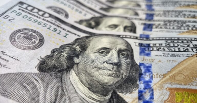 El dólar oficial abrió en baja y arrastra a los financieros