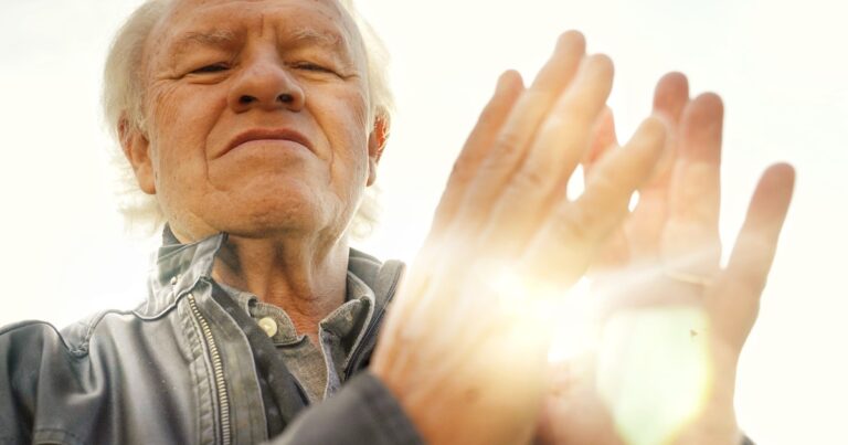 César Banana Pueyrredón debuta en teatro y se convierte en Dios