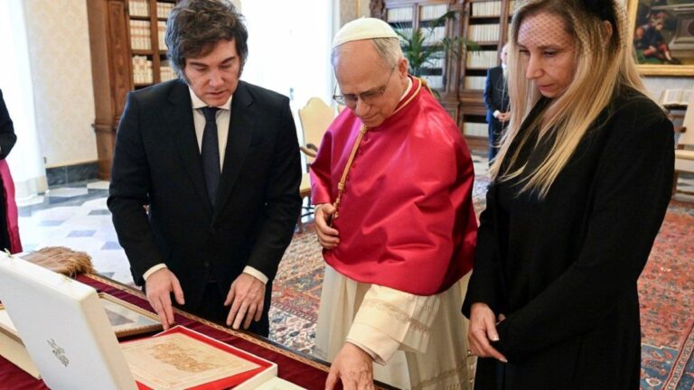 El papa León XIV recibió a Javier Milei y anunció que visitará la Argentina