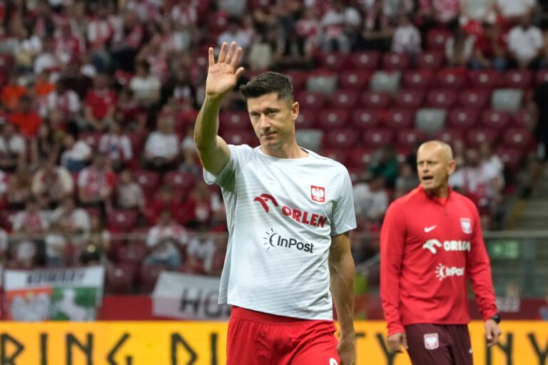 Revuelo en las redes: Lewandowski renunció a su selección y le apuntó al DT de Polonia