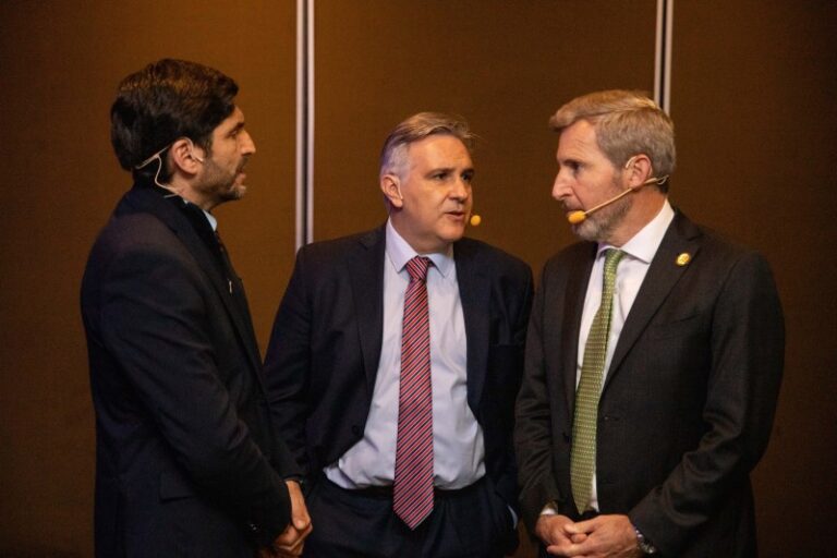 Los gobernadores consiguen apoyo de todos los bloques para obligar a Milei a repartir fondos