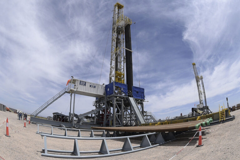 Record energético, y faltan dólares
