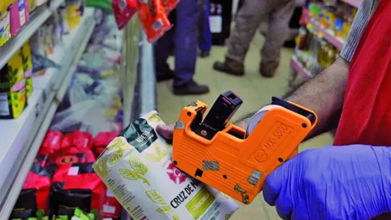 La suba del dólar empuja los precios: minoristas ya reciben listas con fuertes aumentos