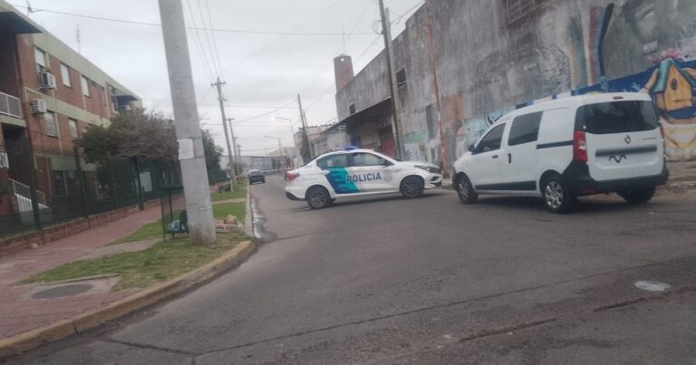 Motochorros intentaron robarle a un policía en La Matanza: un ladrón muerto