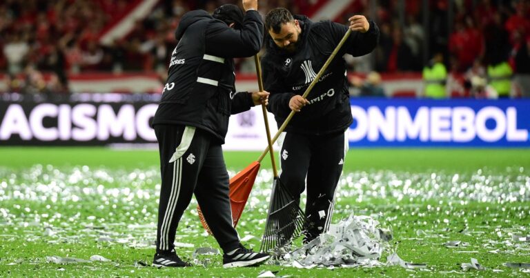Video: en Inter se gastaron la máquina de papelitos vs. Flamengo y tuvieron que usar redes para sacarlos