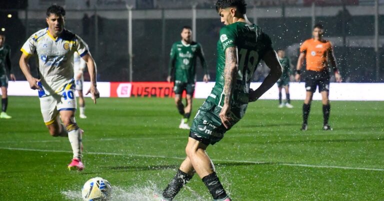 Sarmiento y Rosario Central ‘jugaron’ solo un tiempo: Merlos suspendió el partido por la cantidad de agua que cae en junín