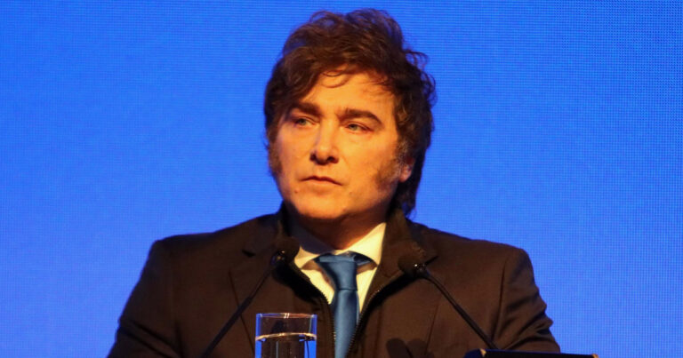 Javier Milei y sus medidas, EN VIVO: el Presidente trató de «psicópata y manipuladora» a la oposición en medio del escándalo por las presuntas coimas en discapacidad