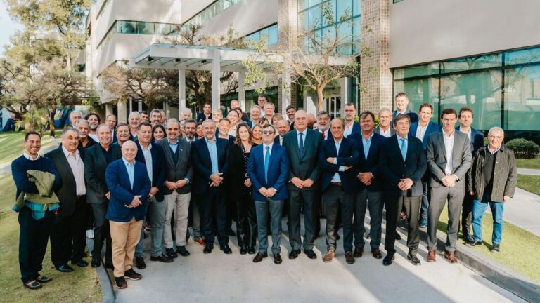 La UIA presentó su «Nuevo Contrato Productivo» con 10 puntos entre los que destaca la estabilidad macro