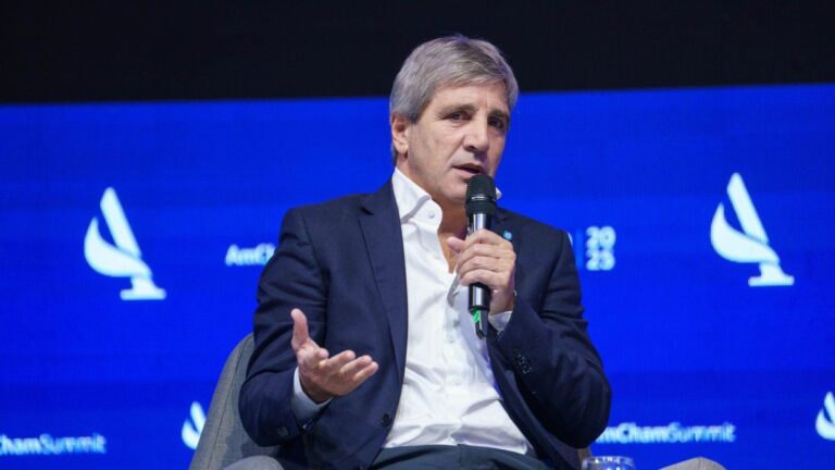 El día depués de la derrota electoral EN VIVO: Luis Caputo llegó a Casa Rosada para participar de la segunda reunión de Gabinete del día