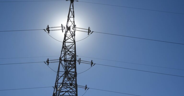 El sistema eléctrico al borde del colapso: cuántos millones de dólares se necesitan para evitar los picos del próximo verano