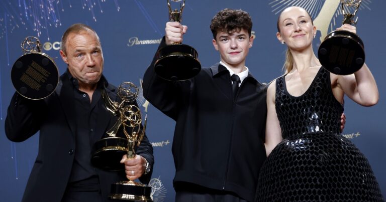 Premios Emmy 2025: el éxito de Adolescencia, The Studio, los perdedores y dónde ver las series más ganadoras