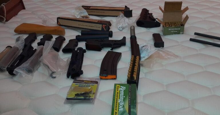 Cayó un abogado al que los jefes narco presos usaban de «correo»: vivía en la villa 31 y tenía una ametralladora