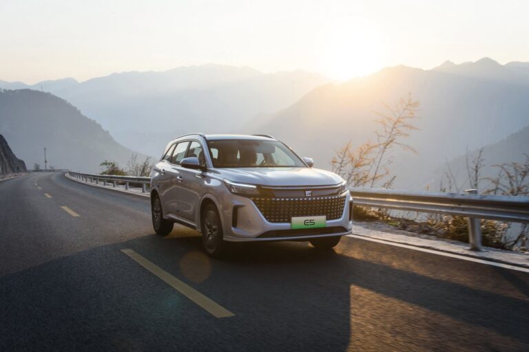 Lanzan un nuevo SUV de 7 asientos con foco en el bajo consumo