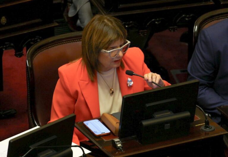 Media sanción a la reforma laboral con un alto costo: negociaciones secretas, represión y de espaldas a los perjudicados